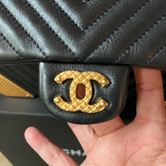 Chanel Chevron Rock The Corner Flap Bag - Picture 10 of 12